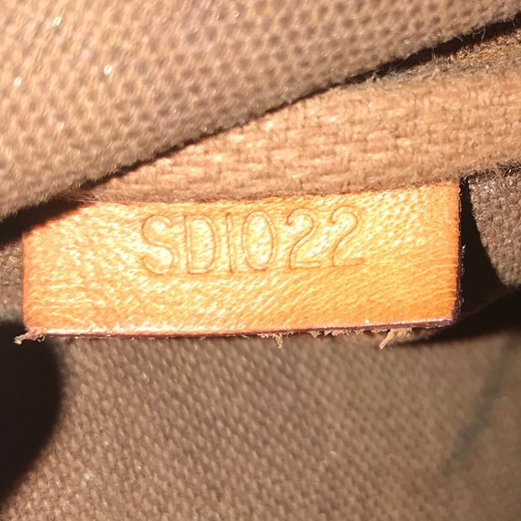 🎀AUTHENTIC Louis Vuitton pochette🎀 - Picture 5 of 7